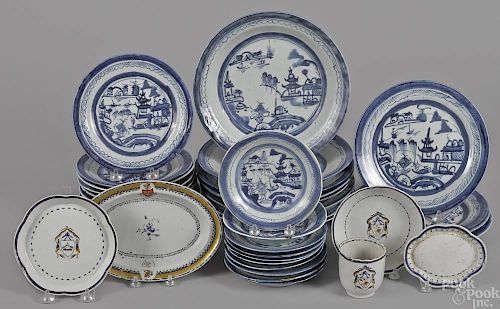 Thirty-two Chinese export porcelain Canton plates