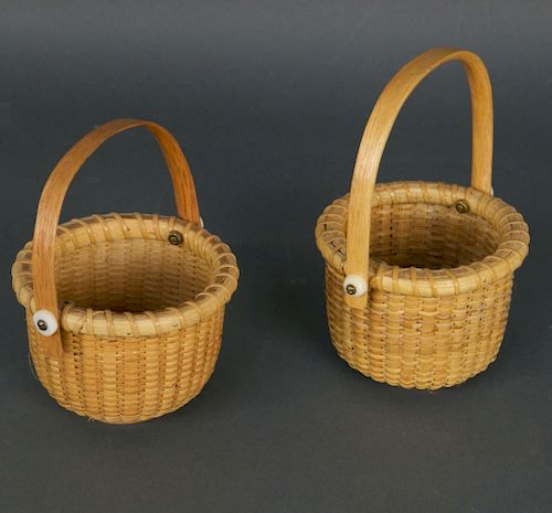 Pair of Round Open Swing Handle Nantucket Baskets by Hobbyist Henry Huyser, 1989 & 1992