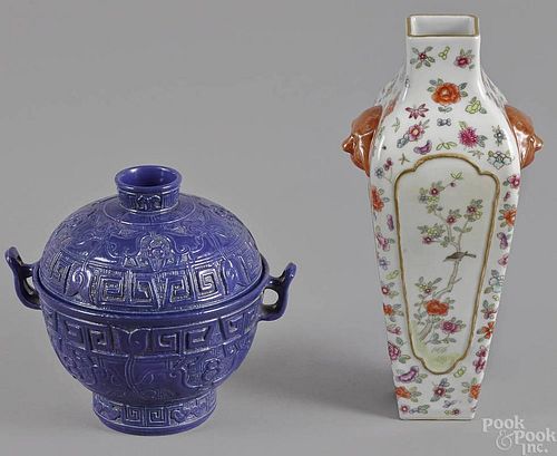 Chinese famille rose porcelain vase, 10'' h., toge