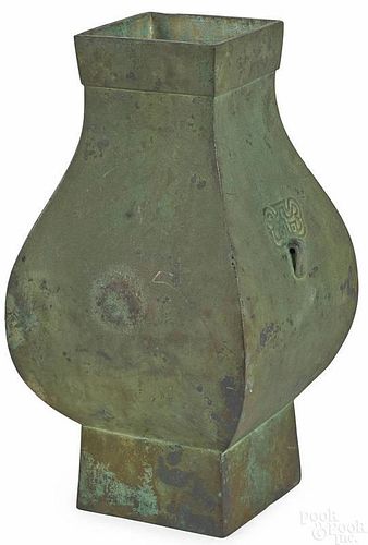 Chinese bronze vessel, 17'' h.