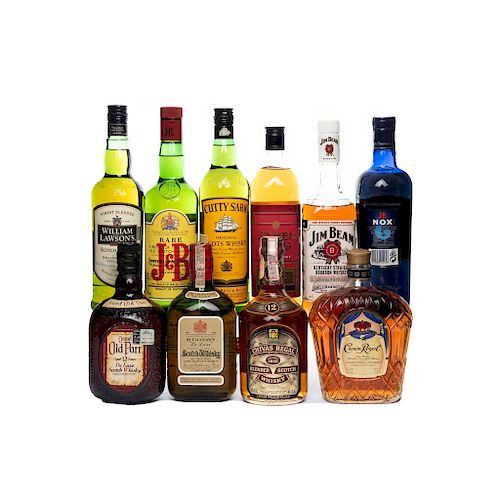 Whisky de Escocia, Canada y U.S.A. Crown Royal, Jim Beam, Chivas Regal, J & B, Old Parr, Cutty Sark.Total de Piezas: 10