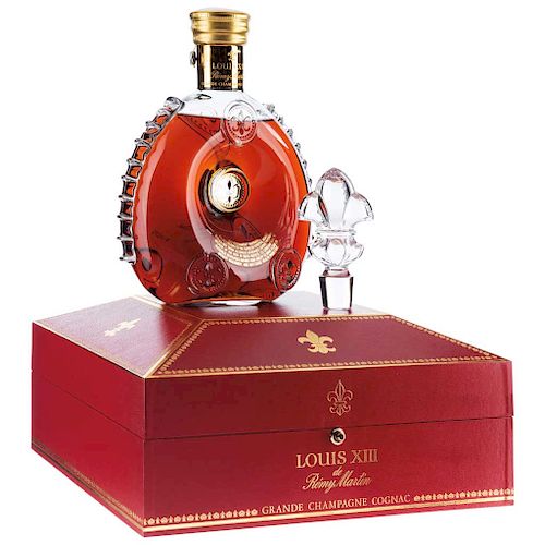 Louis XIII. Rémy Martin. Grande champagne cognac. Carafe No. AJ 6667. Licorera de cristal de baccarat. Con tap...