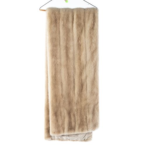 A Ladies Blonde Colored Mink Stole