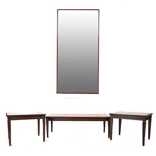 Lote de 3 mesas y espejo. Siglo XX. En talla de madera. Una de centro y 2 laterales. 39 x 120 x 54 cm y 168 x 82 x 5 cm.