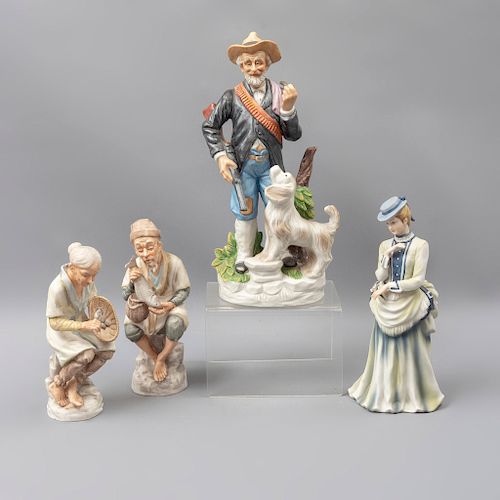 Lote de 4 figuras decorativas. Japón. SXX. En porcelana Lefton y Napcoware. Consta de: pareja de pescadores, dama y cazador con perro.
