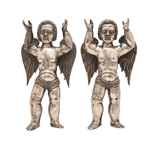 PAIR OF ANGELS. MEXICO, 17TH CENTURY. Embossed and chiseled silver. Sold at auction at La Suite Auctions in Barcelona, July 5th, 2018.