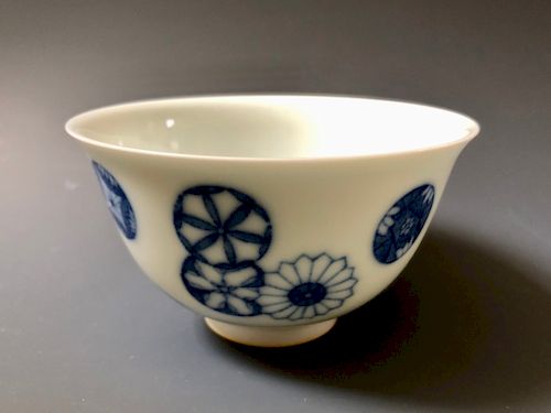 A BEAUTIFUL ANTIQUE  BLUE AND WHITE PORCELAIN BOLW ,  MARKED, 18-19 CENTURY