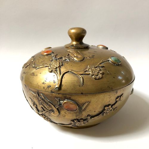 A CHINESE ANTIQUE GEM ON BRASS BOX. 19C-EARLY 20C
