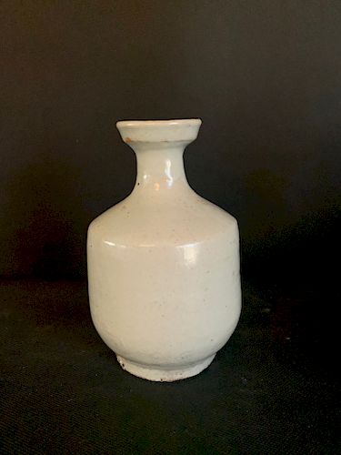Korean White Bottle Vase, Joseon Dynasty