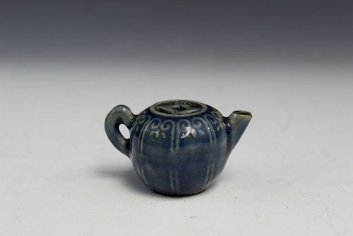 Chinese antique teapot shape water dropper.