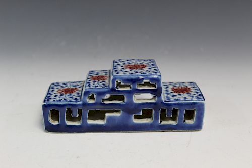 Chinese blue and white porcleain stand.