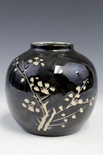 Chinese mirror black porcelain jar.