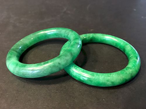 FINE Chinese Pair Green Jade (Feicui) Bangles, 2 1/8" -1 5/8" diameter