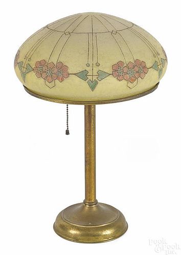 Handel table lamp, early 20th c., with a frosted