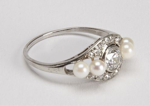 Ladies Platinum Diamond & Pearl Ring