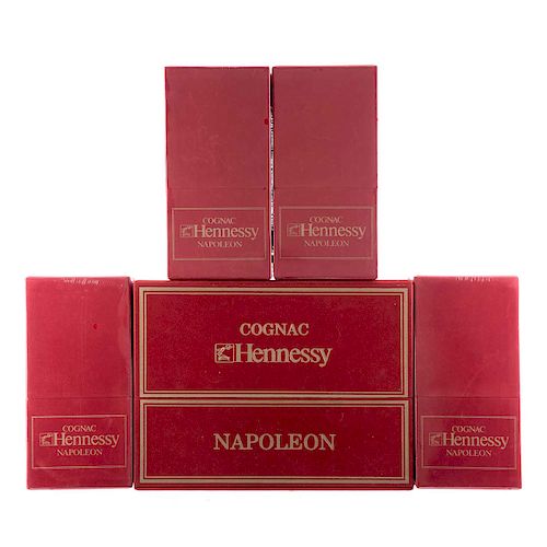 Hennessy Napoléon. Red book edition. Silver top. Cognac. Francia. Piezas: 5. Uno en estuche con dos copas.