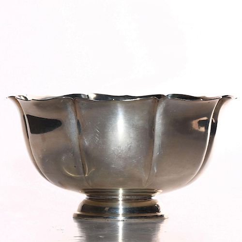FOOTED STERLING SILVER BOWL WITH SCALLOPED RIM