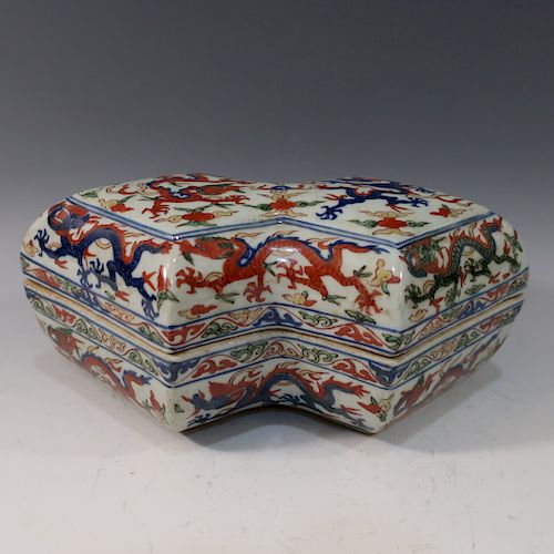 IMPERIAL CHINESE ANTIQUE WUCAI FAMILLE VERTE BOX - LONGQING MARK AND PERIOD