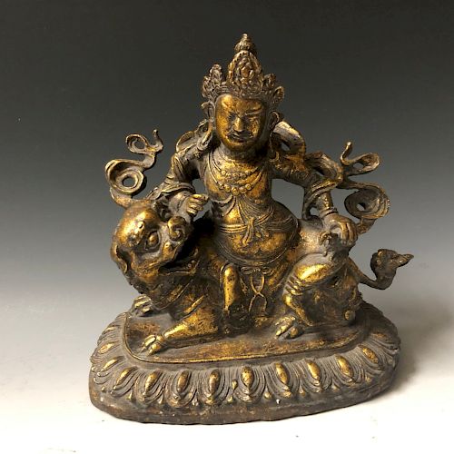A CHINESE ANTIQUE GILT BRONZE FIGURE OF VAJRAPANI   