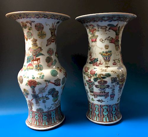 A PAIR OF CHINESE ANTIQUE FAMILLE ROSE PORCELAIN VASES 19 CENTURY

