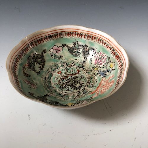 A FINE CHINESE ANTIQUE FAMILLE ROSE BOWL