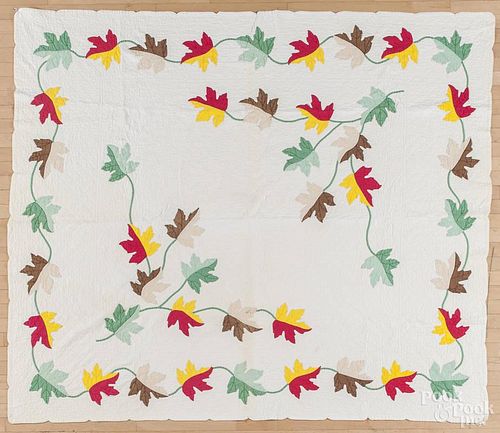 Pieced oak leaf quilt, early 20th c., 73'' x 84''.