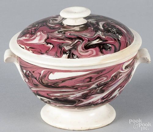 Mochaware sugar bowl, 19th c., with marbleized bands, 4 3/4'' h.