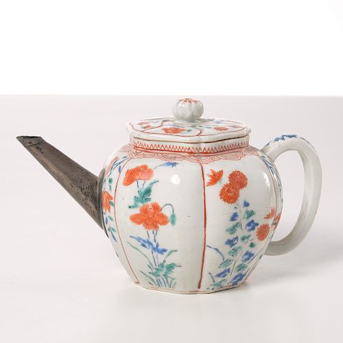 Kakiemon hexagonal diminutive porcelain teapot