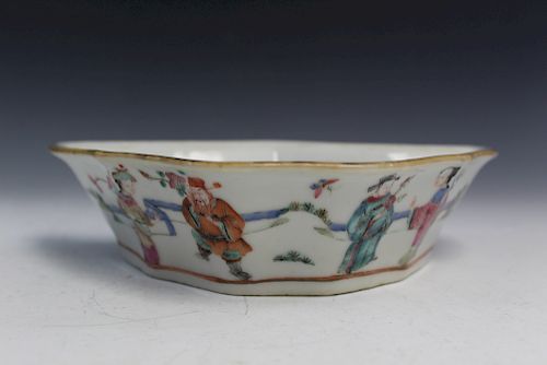 Chinese famille Rose Porcelain Dish, 19th C.
