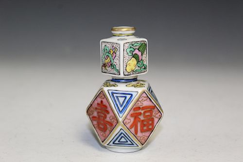Chinese famille rose porcelain snuff bottle.
