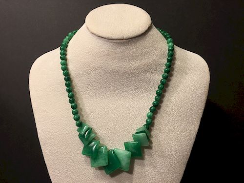 A FINE Chinese Feicui Natural Green Jade Necklace, 18"