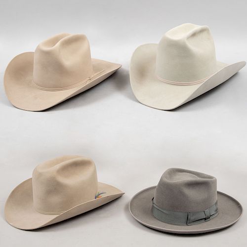 Lote de sombreros texanas y fedora. México, Estados Unidos, mediados del siglo XX. Elaborados en fieltro con aplicaciones de piel. Pz:4