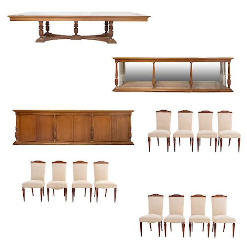 Comedor. SXX. En talla de madera. Consta de: Mesa, 12 sillas, vitrina y trinchador. 3 con cubierta de vidrio. 75 x 350 x 125 cm (mayor)