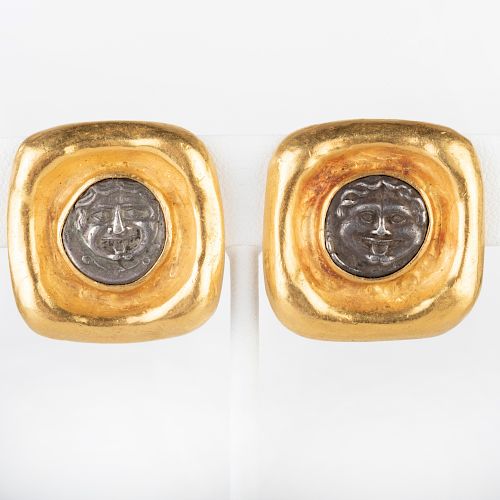 Pair of Roman Style 18k Gold Earclips