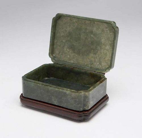A spinach jade and sterling silver box, Yamanaka