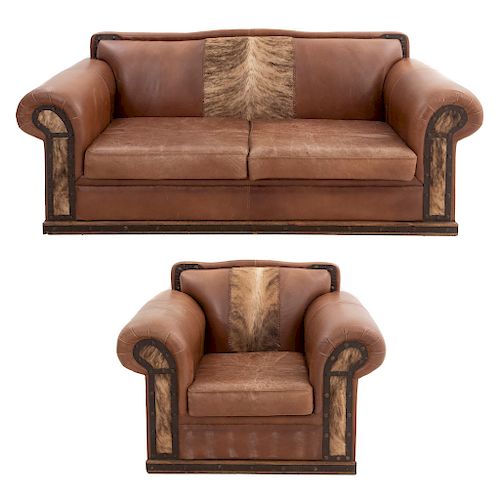 Sillón y sofá de 3 plazas. SXX. En talla de madera. Con respaldos cerrados y asientos con cojines en tapicería de piel color marrón.