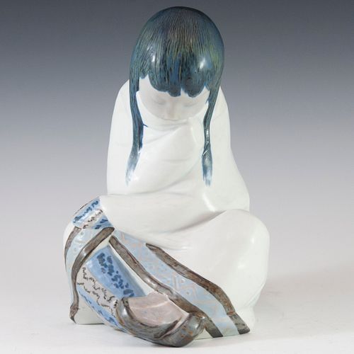 Lladro "Eskimo Nap" Gres Porcelain Figurine