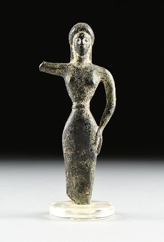 AN ANCIENT ETRUSCAN STYLE BRONZE FRAGMENT OF A KORE VOTIVE FIGURE, ARCHAIC PERIOD (800-479 BC),