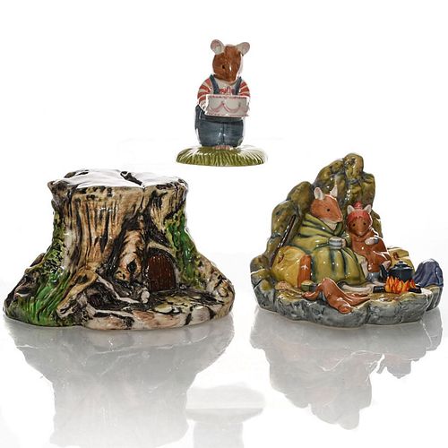 2 BRAMBLY HEDGE FIGURINES AND STUMP COIN BANK