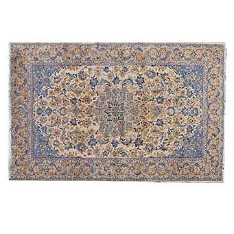 Tapete. Persia, siglo XX. Estilo Tabriz. Elaborado en fibras de lana y algodón. Decorado con medallón central. 386 x 256 cm