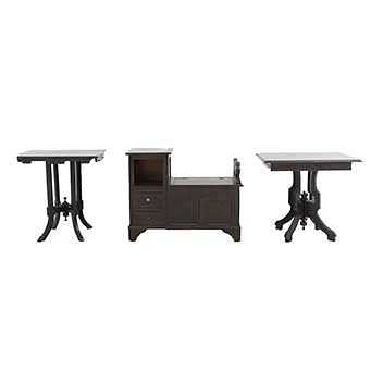 Lote de 3 piezas. SXX. En talla de madera. Color negro. Consta de: Mesa para teléfono y 2 mesas auxiliares. 73 x 91 x 36 cm. (mayor)