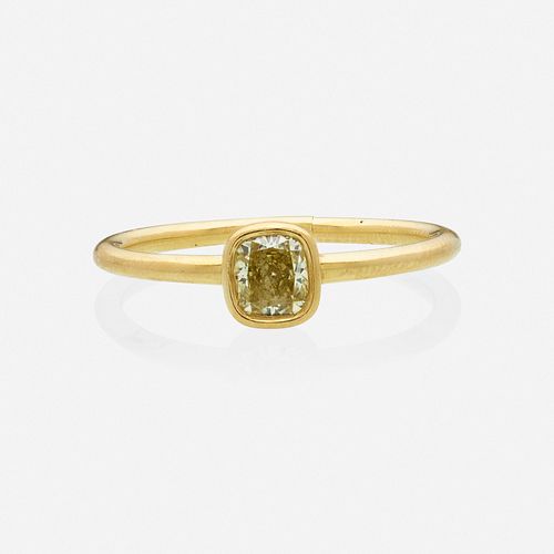 Tiffany & Co., Colored diamond engagement ring