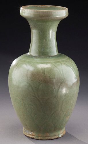 Chinese Northern Song Longquan celadon vase,
