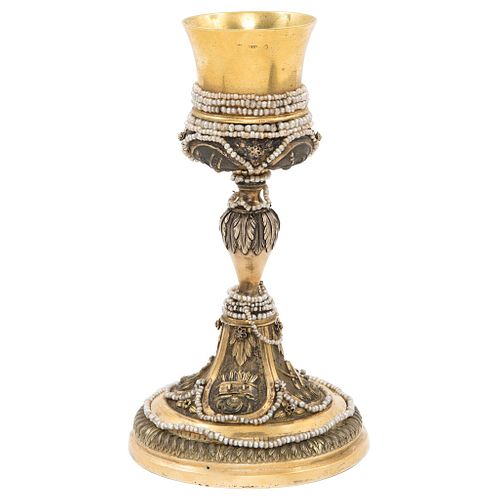 Chalice. Mexico. 18th Century. CAYETANO BUITRÓN Silver 0.925. Chiseled golden silver with strings of pearls.