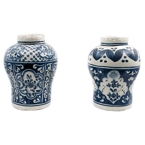 Pair of Vases. Puebla. 19th Century. Earthenware decorated with vegetable motif.