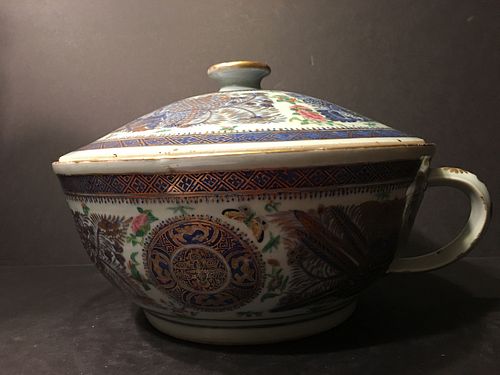 OLD Large Chinese Fitzugh Blue and White Chamber pot with lid, 19th century
