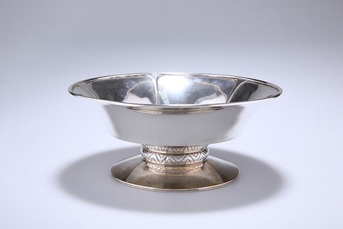 A SILVER BOWL, A.E. JONES, BIRMINGHAM 1959, the interior with tapering stra