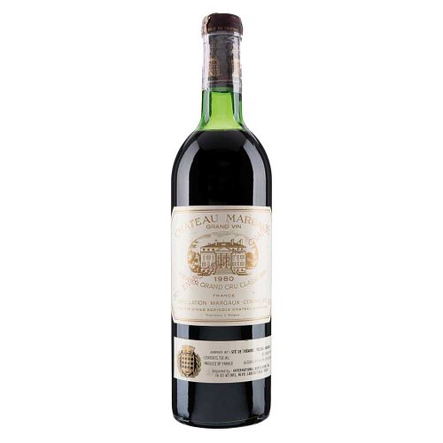 Château Margaux. Cosecha 1980. Grand Vin.  Premier Grand Cru Classé. Margaux. Nivel: en la punta del hombro.