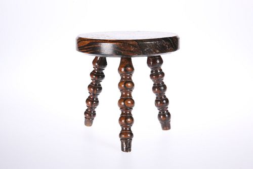 A 19th CENTURY GRAIN-PAINTED TREEN CANDLE STAND, modelled as a three-legged