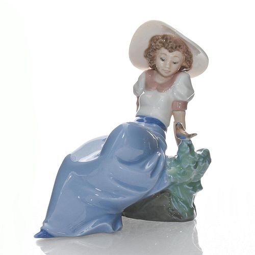 NAO BY LLADRO FIGURINE LISTENING TO THE BIRDS SONGS
